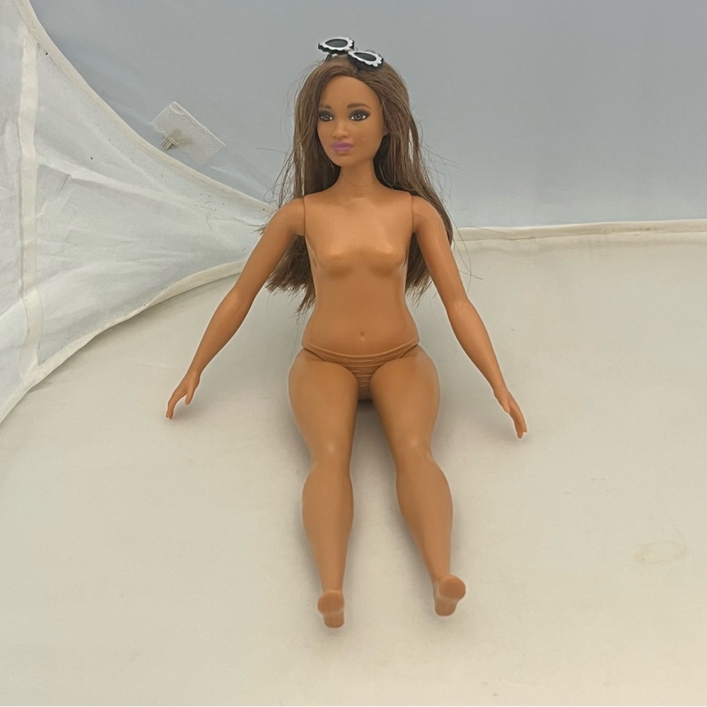 2015 Mattel Barbie Fashionista Curvy Nude Doll Brown Hair Brown Eyes